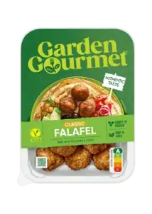 Falafelballetjes op een bord