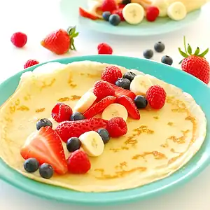 Vegan crêpes met fruit 3 Crêpes met vers fruit en stroop