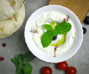 Plantaardige bijgerechten & basisrecepten 9 Vegan tzatziki met plantaardige yoghurt